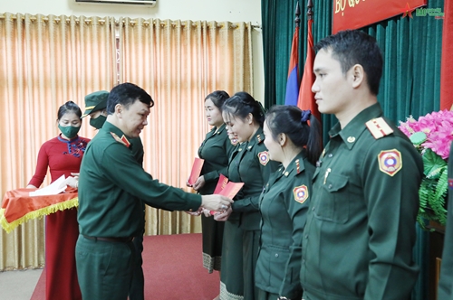 Bế mạc lớp tập huấn nghiệp vụ, công tác văn phòng cho Bộ Quốc phòng Lào